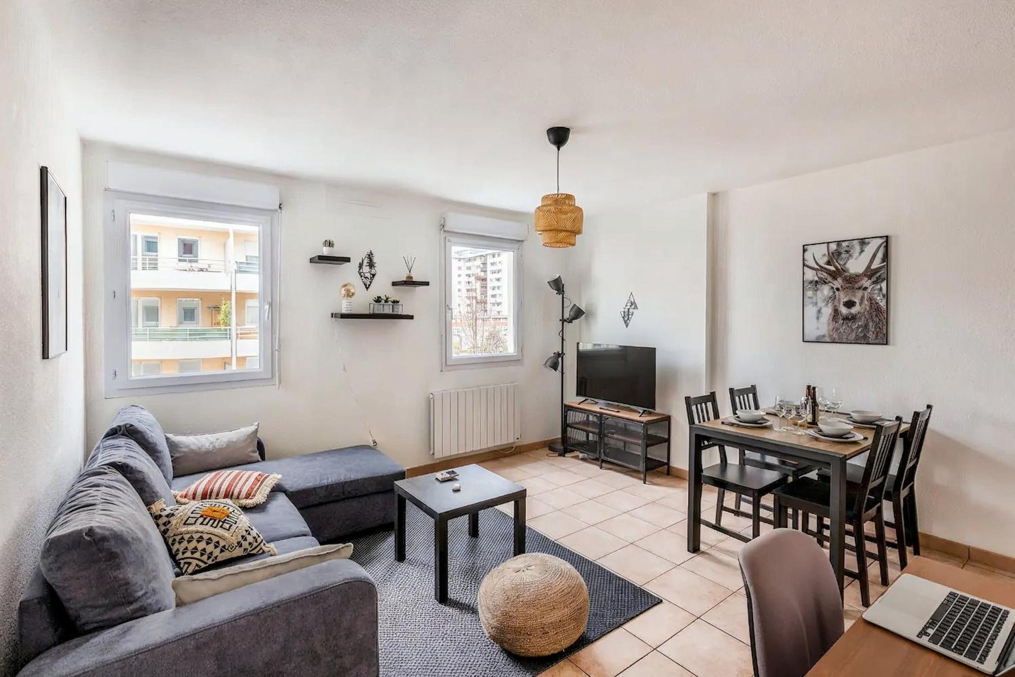 Superbe Appartement - Parking Gratuit - 4 Personnes 尚贝里 外观 照片